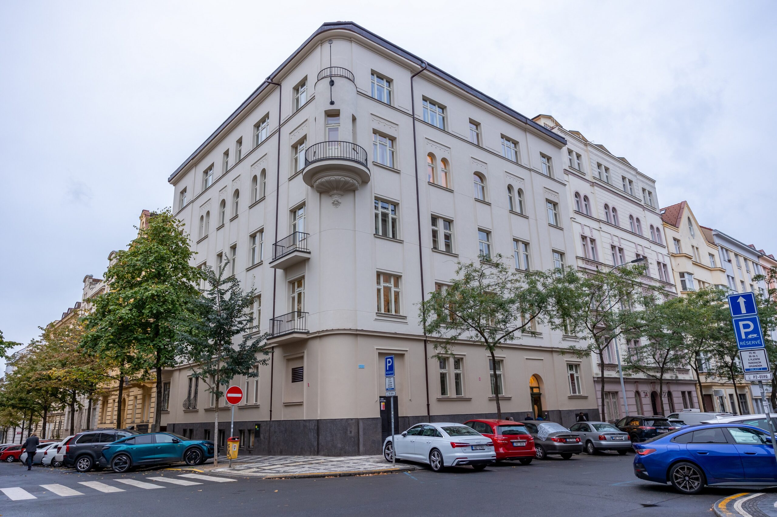 Všichni umělci z rodu Saudků poprvé na společné výstavě. Pražská charitativní výstava představila 120 obrazů a soch